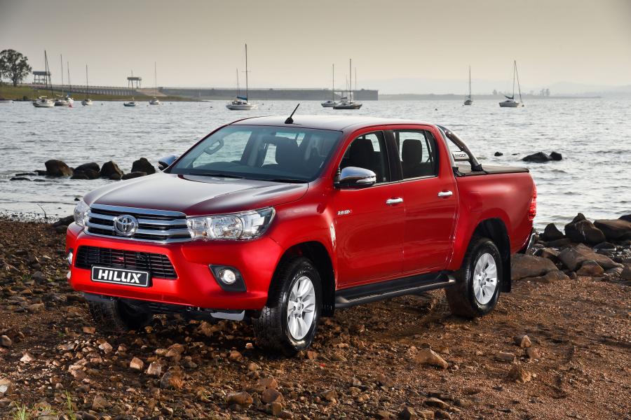  Toyota Hilux 4x4 Raider Double Cab 2016 года  (ZA) (фото 11 из 40)